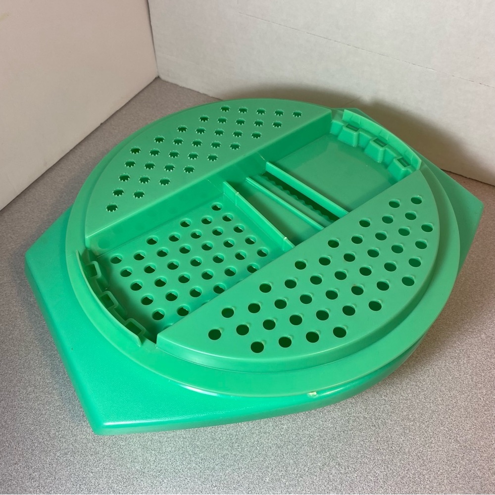 Tupperware Grater with Base - Picture 2 of 4